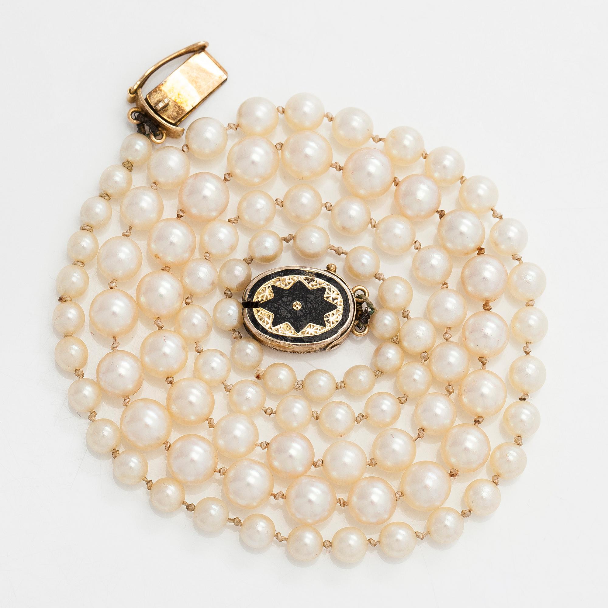 Helminauha, viljeltyjä helmiä.