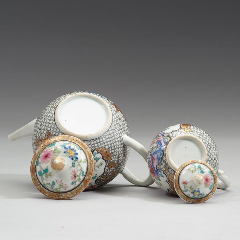 A Chinese export porcelain part tea service, Qing dynasty, Yongzheng (1723-1735).