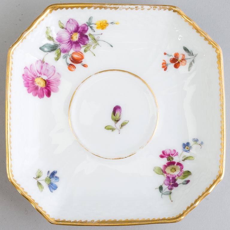 12 porcelain lidded cups with saucers, Royal Copenhagen.