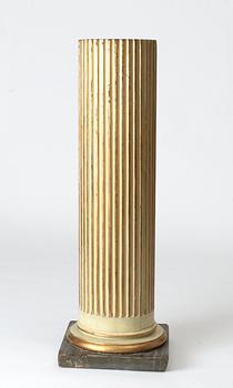 959. KOLONN, gustaviansk stil.