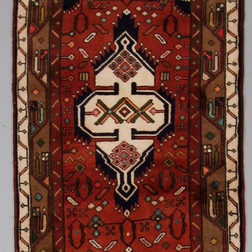 MATTA, Hamadan, ca 315 x 85 cm.