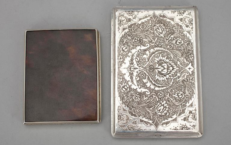 CIGARETTETUIER 2 ST, silver och sköldpaddsskal, 1900-tal.