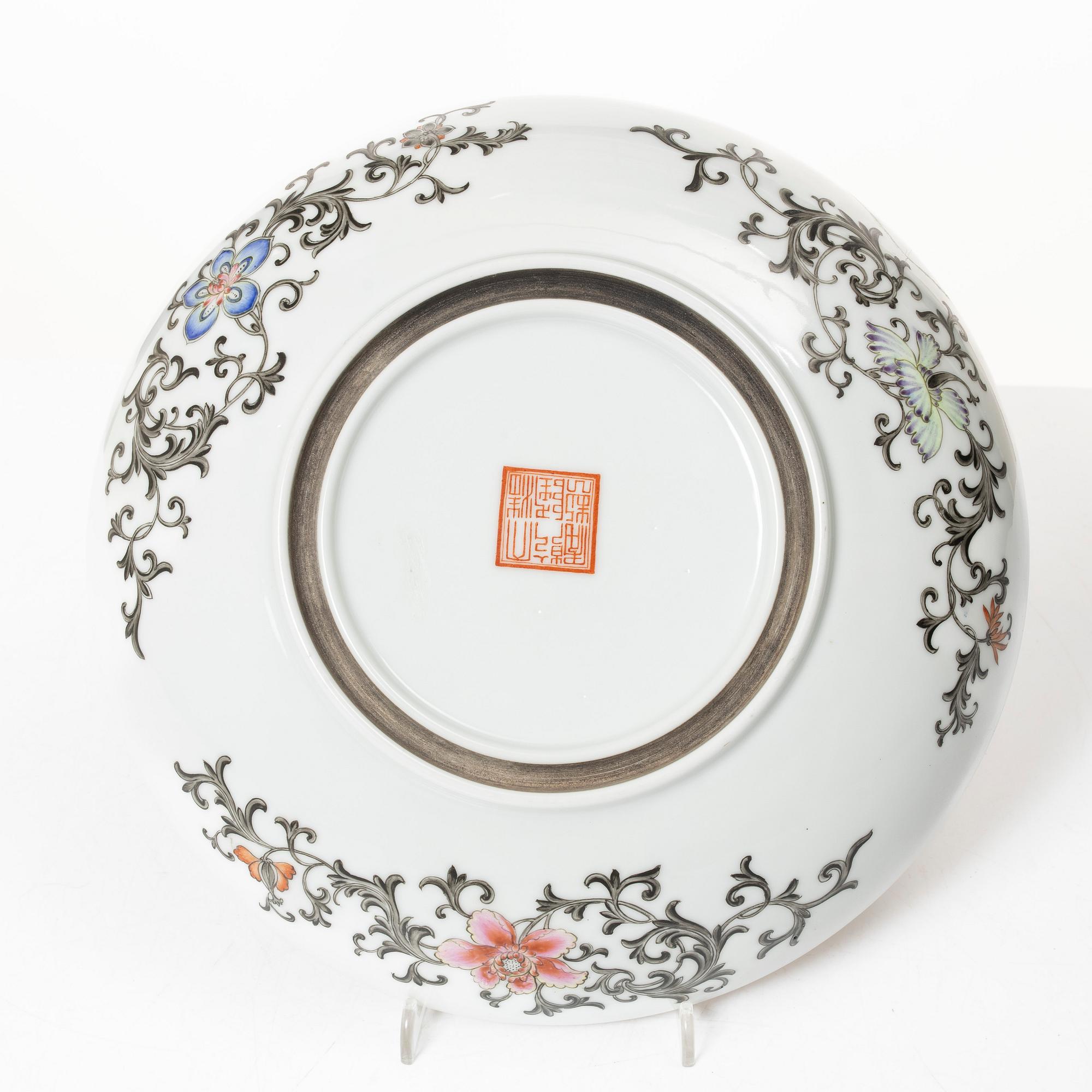 Skålfat, porslin, Kina, 1900-tal.