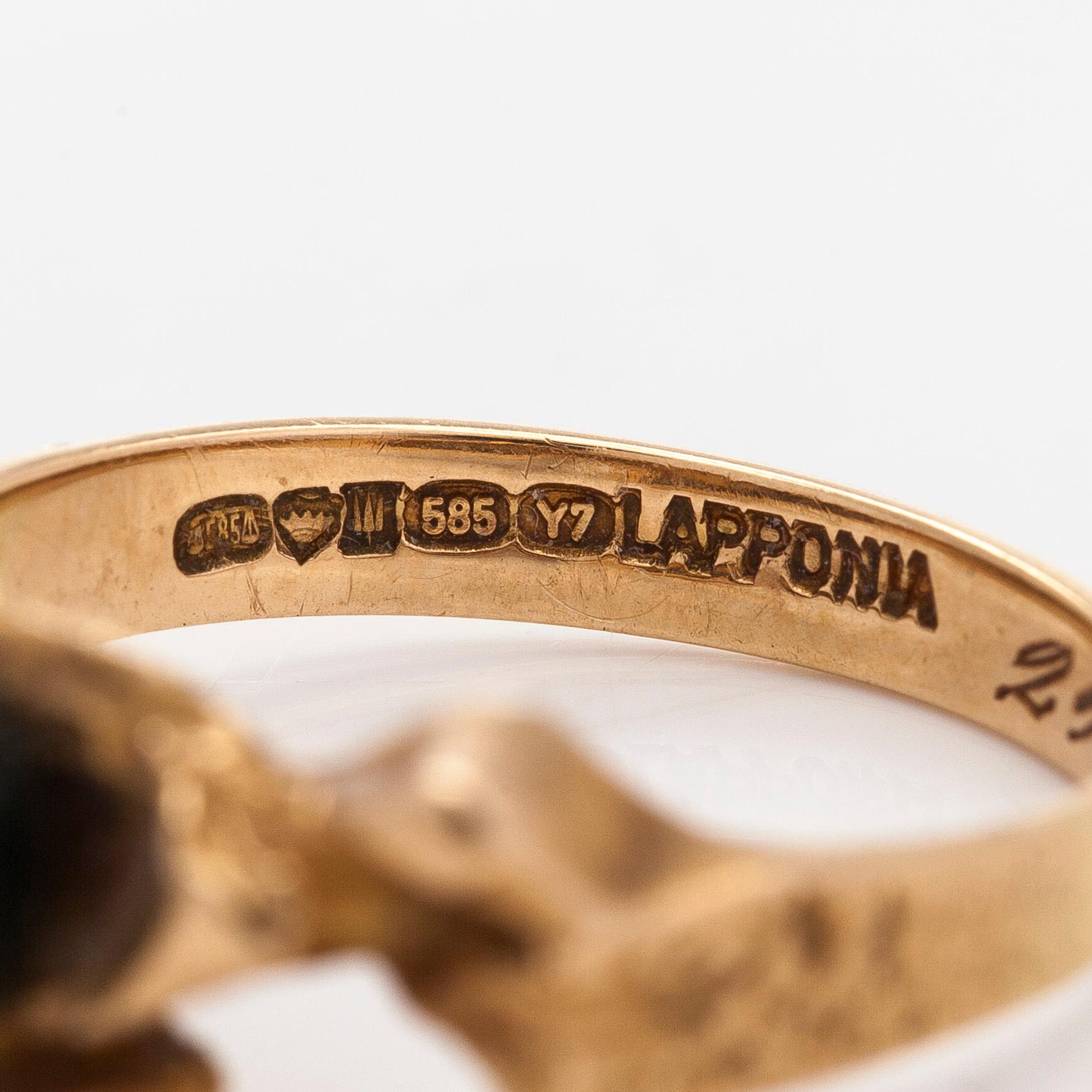 Björn Weckström, sormus, "Salattu akaatti", 14K kultaa ja sammalakaatti. Lapponia 1976.