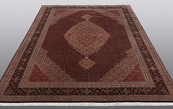 A CARPET, Tabriz, sk Mahi, 60 Raj, 286 x 200 cm.