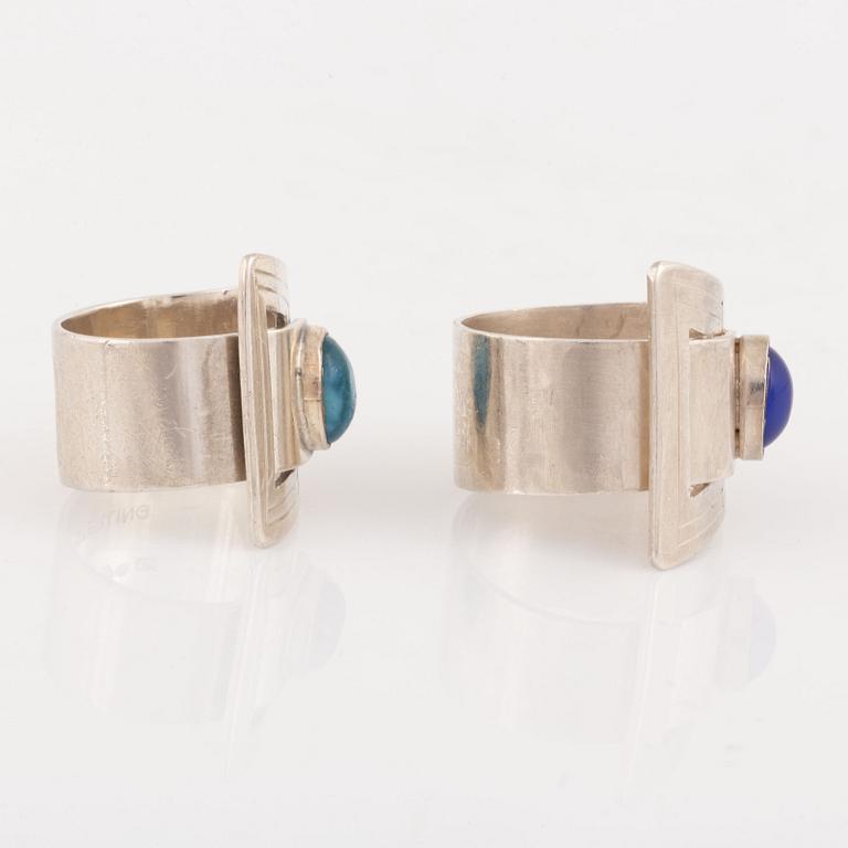 Två ringar silver med blå cabochonslipade stenar, LGE, Guldsmycket Engström & Co.
