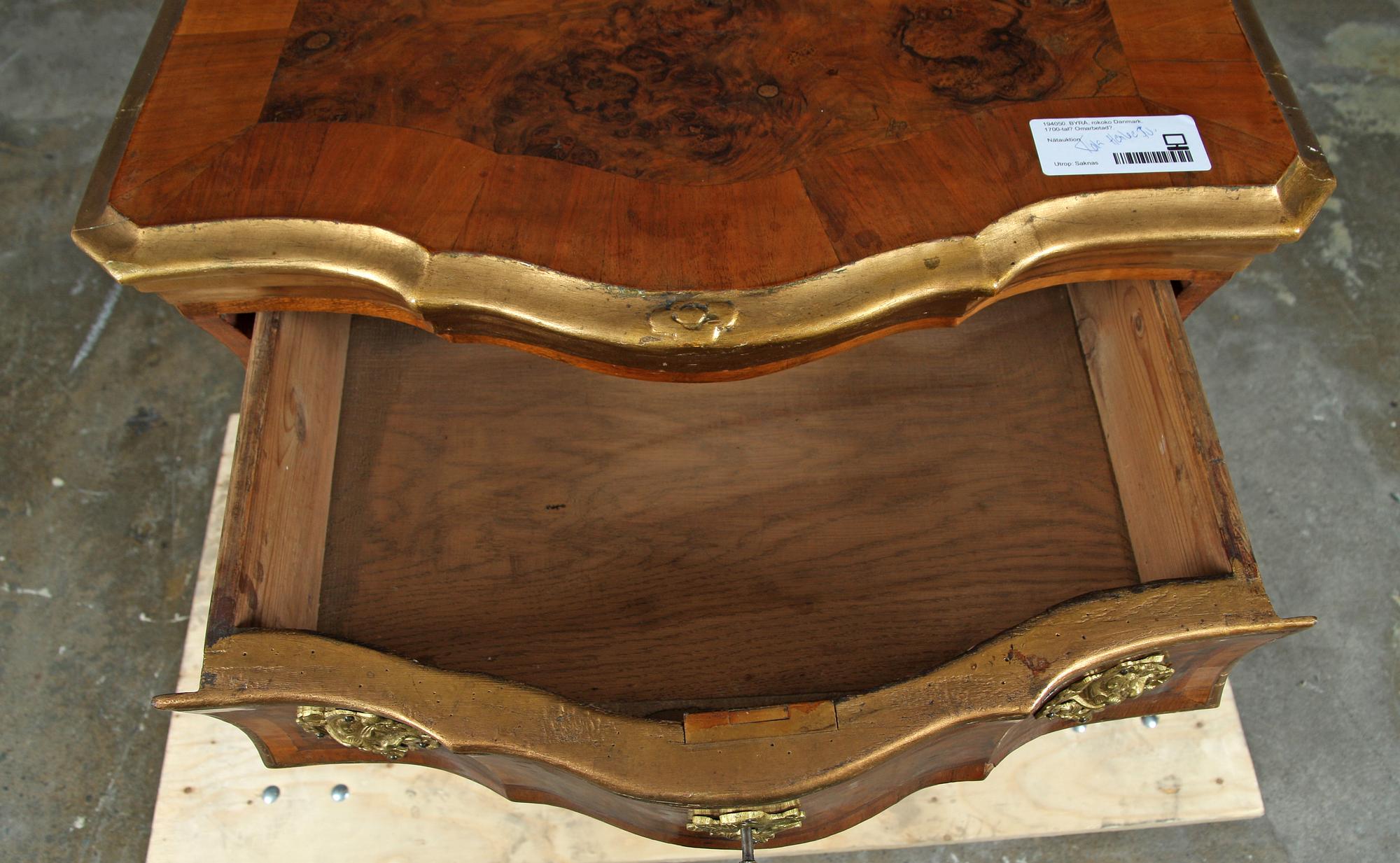 BYRÅ, rokokostil, 1800-1900-tal.