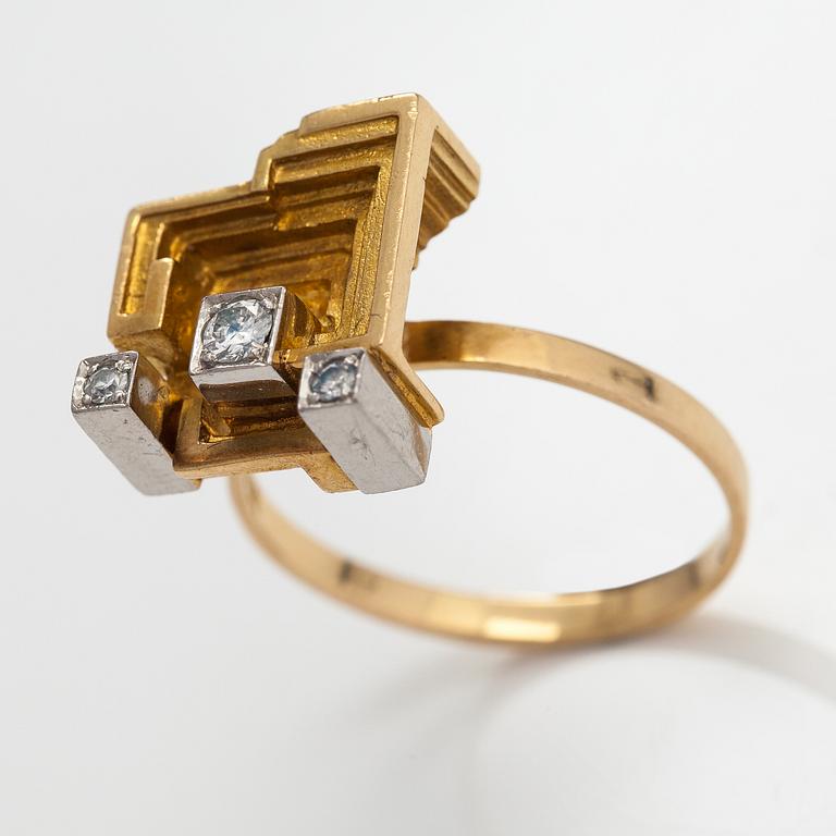 Björn Weckström, An 18K gold ring "Sun temple" with diamonds ca. 0.10 ct in total. Lapponia 1975.