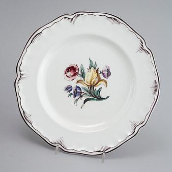 90 pieces of earthenware tableware from Rörstrand, model "Rörstrandia", 1930-56.