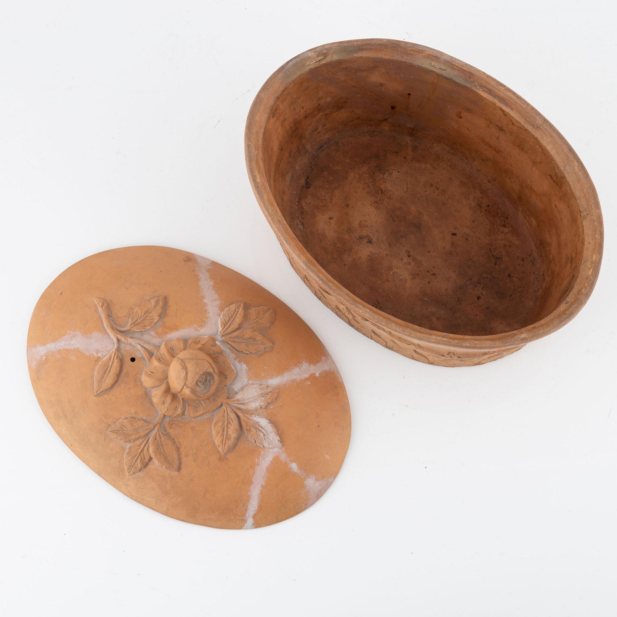 An earthenware pâté form, early 1800.