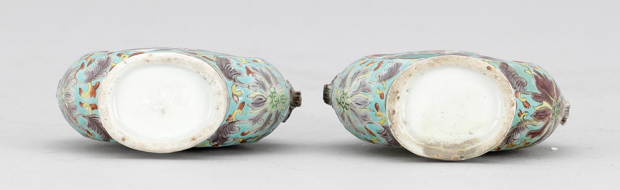 PILGRIMSKRUS, ett par, porslin, 1800-tal.