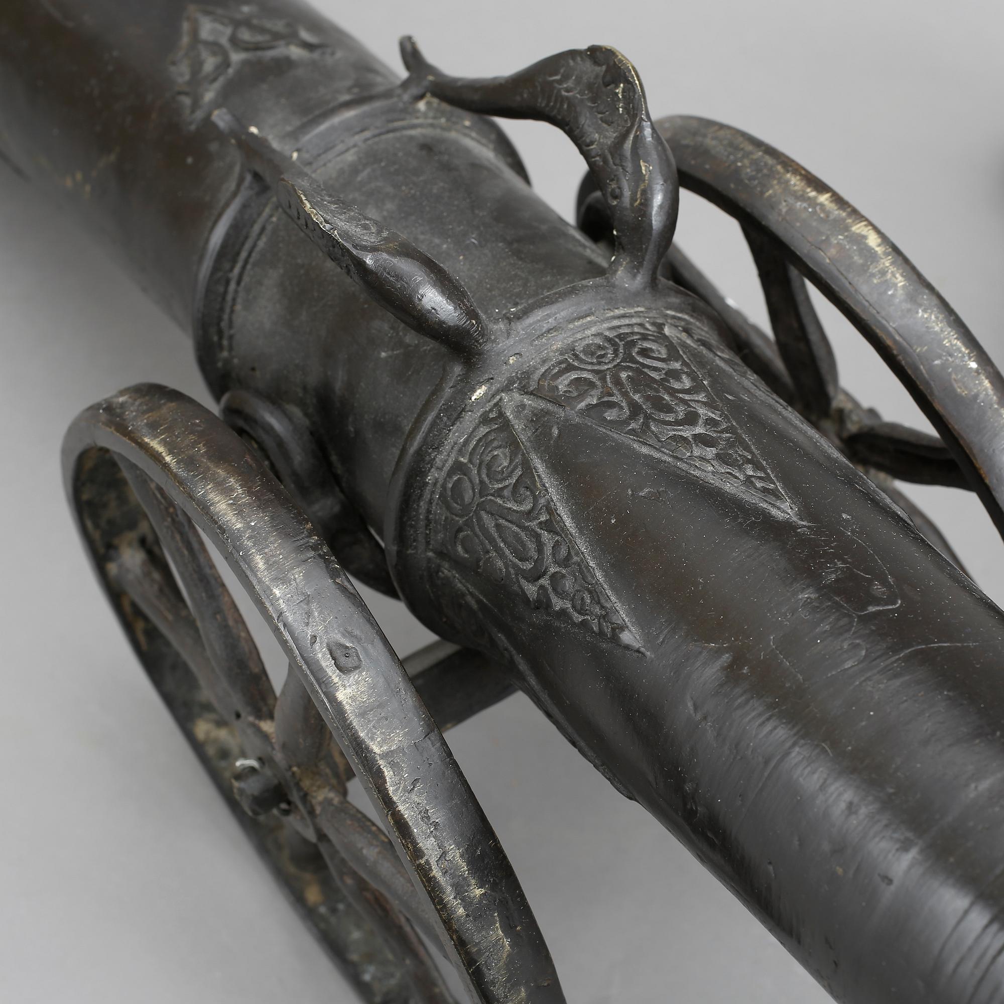 KANONER, ett par, 1900-tal.