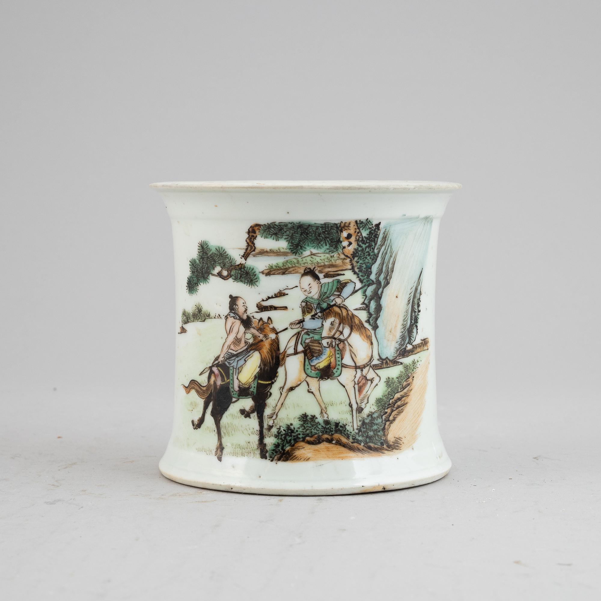 A Chinese porcelain brush pot, 20th century.
