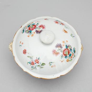 TERRIN med LOCK, porslin, Kina, Qianlong 1736-1795.