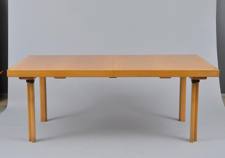 Alvar Aalto, A TABLE.