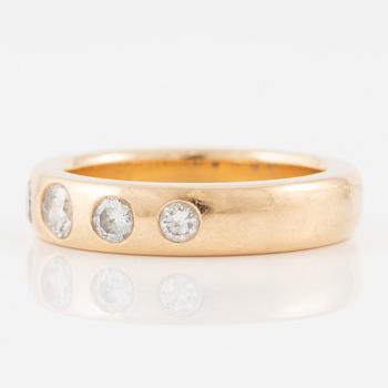 Ring, 18K gold with five brilliant-cut diamonds.
