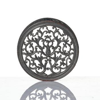 A blanc de chine jar, Qing dynasty, 19th century.