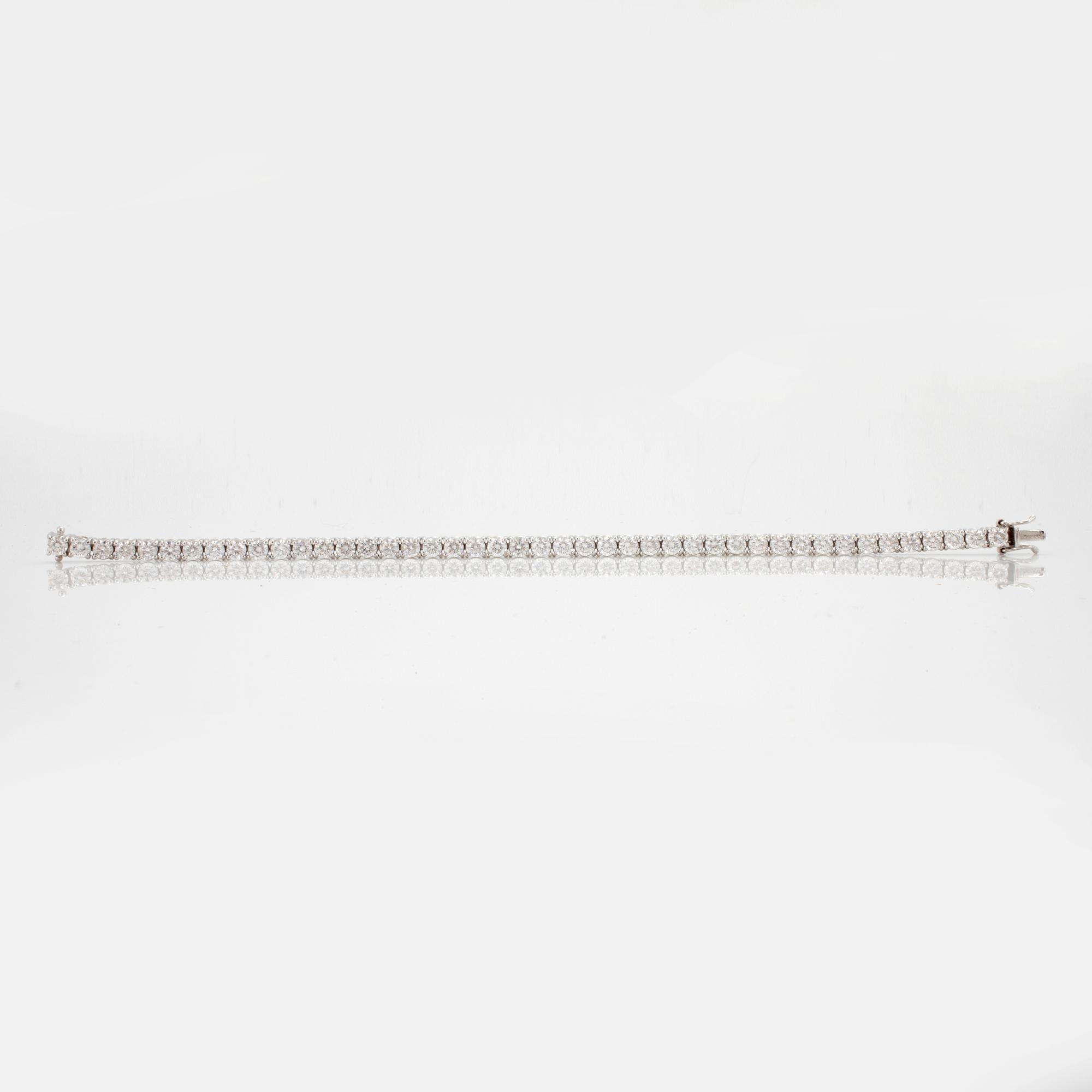 ARMBAND med 44 briljantslipade diamanter totalt ca 7.73 ct. Kvalitet ca G-H/VS-SI.