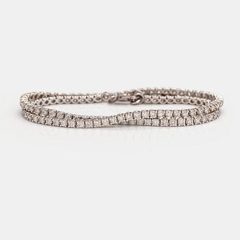 Tennishalsband/-armband, 14K vitguld, diamanter ca 5.10 ct tot. Med AIG-certifikat.