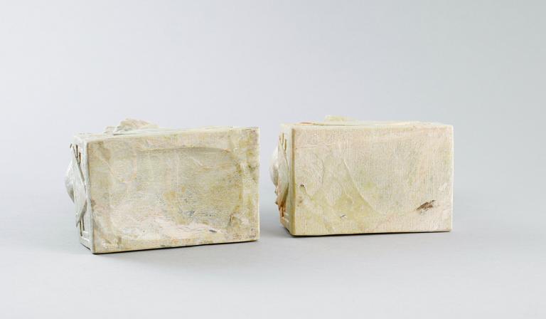 FIGURER, 1 par, grön sten, Kina, 1900-tal.