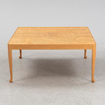 Josef Frank, soffbord, modell 2073, "Diplomat", Firma Svenskt Tenn, tillverkat efter 1985.