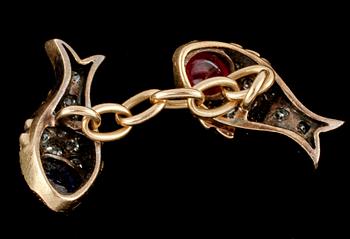 MANCHETTKNAPPAR, ett par, 18k guld, cabochonslipade safirer samt fasettslipade diamanter, troligtvis Ryssland. V 10 g.
