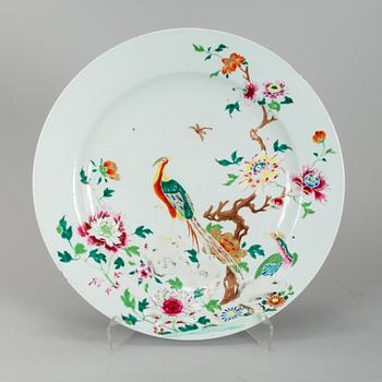 A Chinese famille rose export porcelain serving dish, Qing dynasty, Qianlong (1736-95).