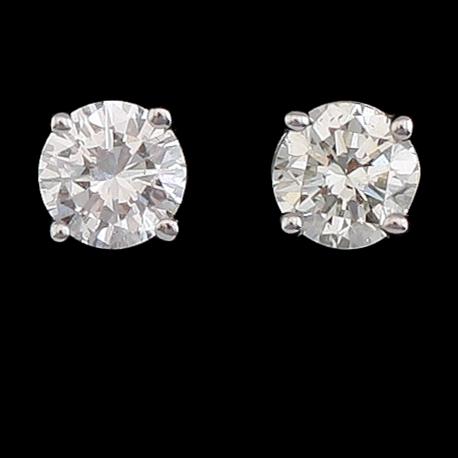 ÖRHÄNGEN, 1 par, 14 k vitguld, briljantslipade diamanter tot ca 0.33 ct. Vikt ca 0,7 g.