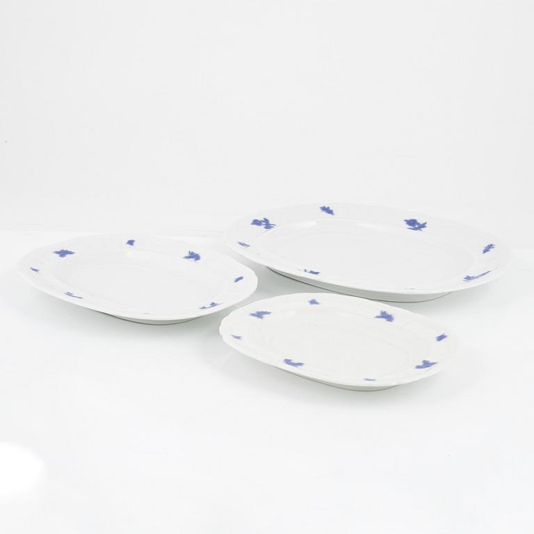 Rörstrand, a porcelaine coffee- and dinner service, 'Blå Blom' (74 pieces).