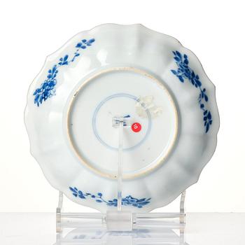 A blue and white dish, Qing dynasty, Kangxi (1662-1722).