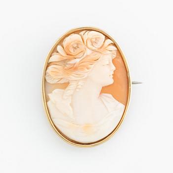 18K gold and shell cameo.