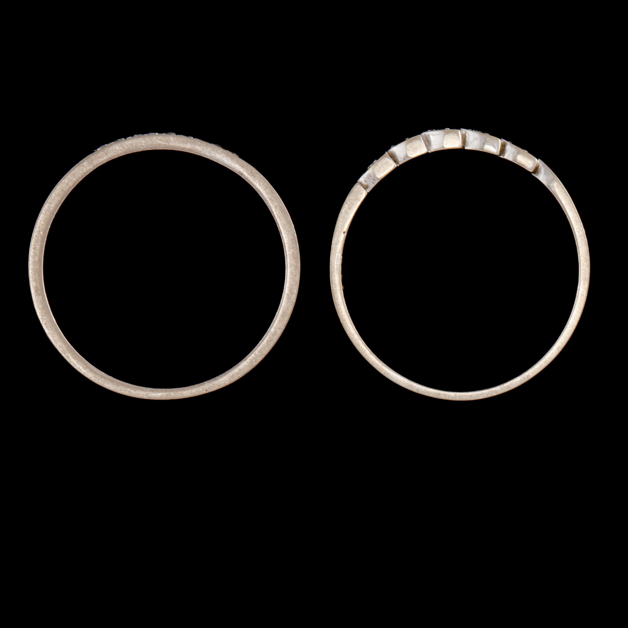 RINGAR, 2 st, 18k vitguld med briljant och åttkantslipade diamanter, bl a Stigbert för Engelbert 1976. Total vikt 7 g.