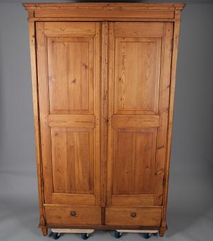 KLÄDSKÅP, 1800-tal.