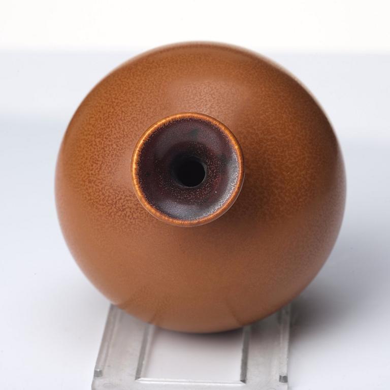 BERNDT FRIBERG, a stoneware vase, Gustavsberg studio, Sweden 1973.