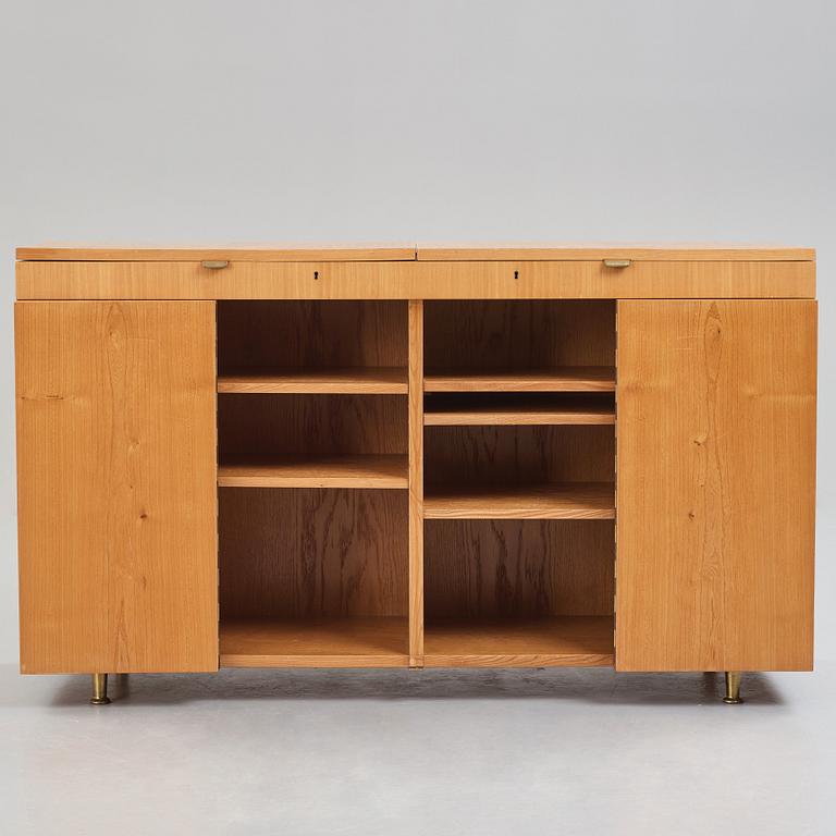 Bruno Mathsson, an elm veneered Swedish Modern sideboard executed by Karl Mathsson, Värnamo, Sweden 1938.