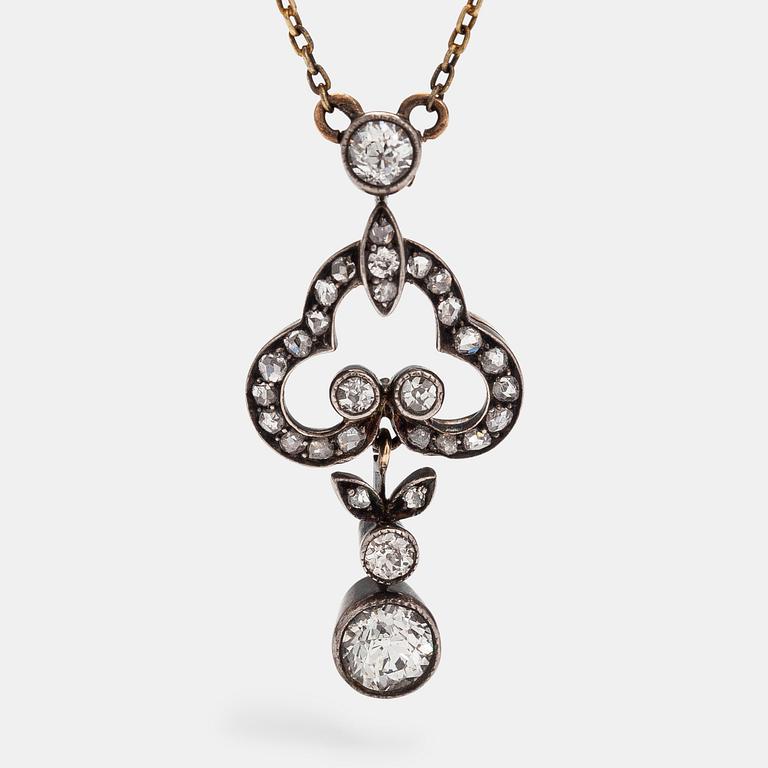 A 9K, 14K gold and silver necklace with old-cut diamonds ca. 0.42 ct in total and rose-cut diamonds. Early 20th century.