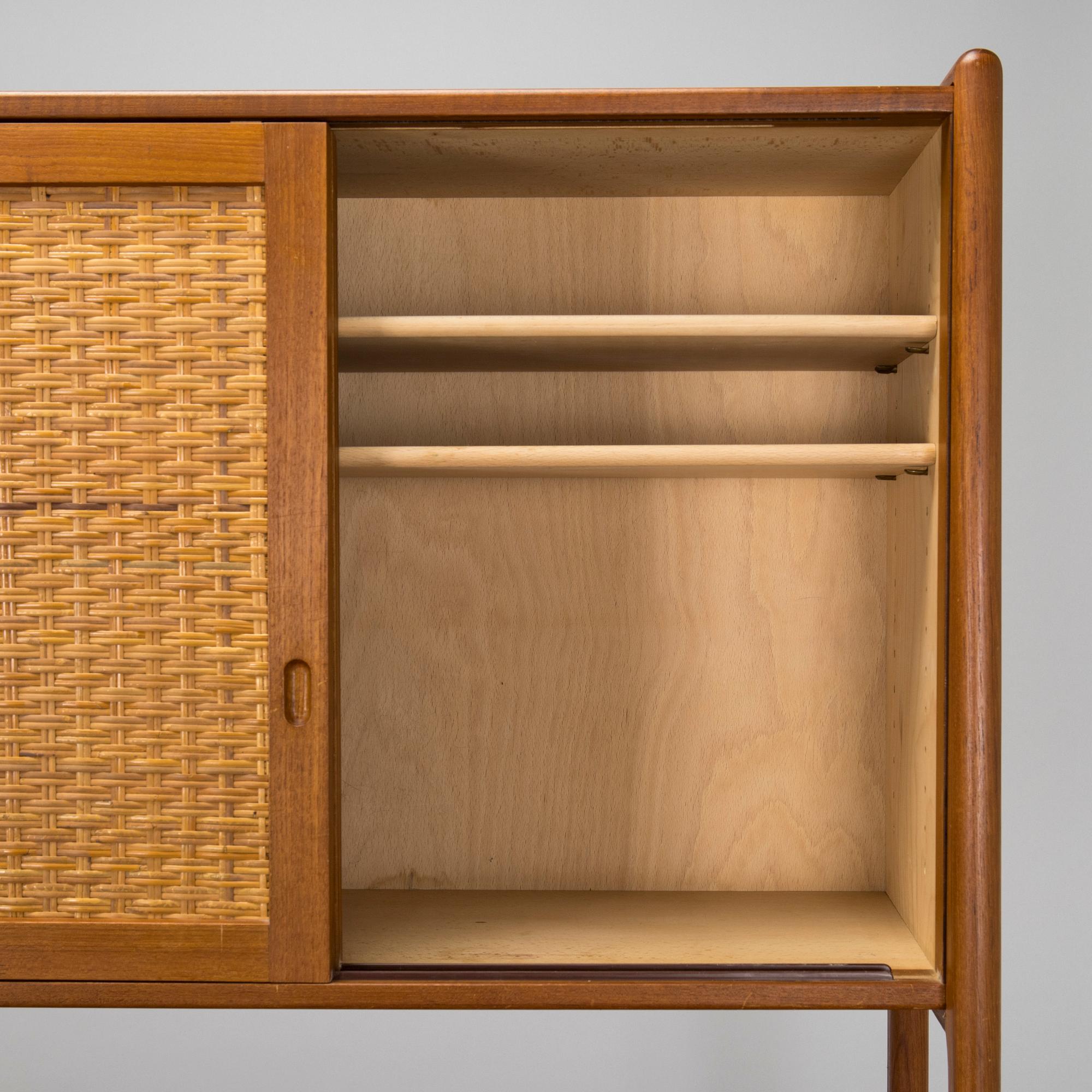 Hans J. Wegner, kaappi, "RY-20" Ry Möbler, Tanska, 1960-luku.