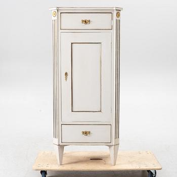 Skåp, gustaviansk stil, 1900-tal.