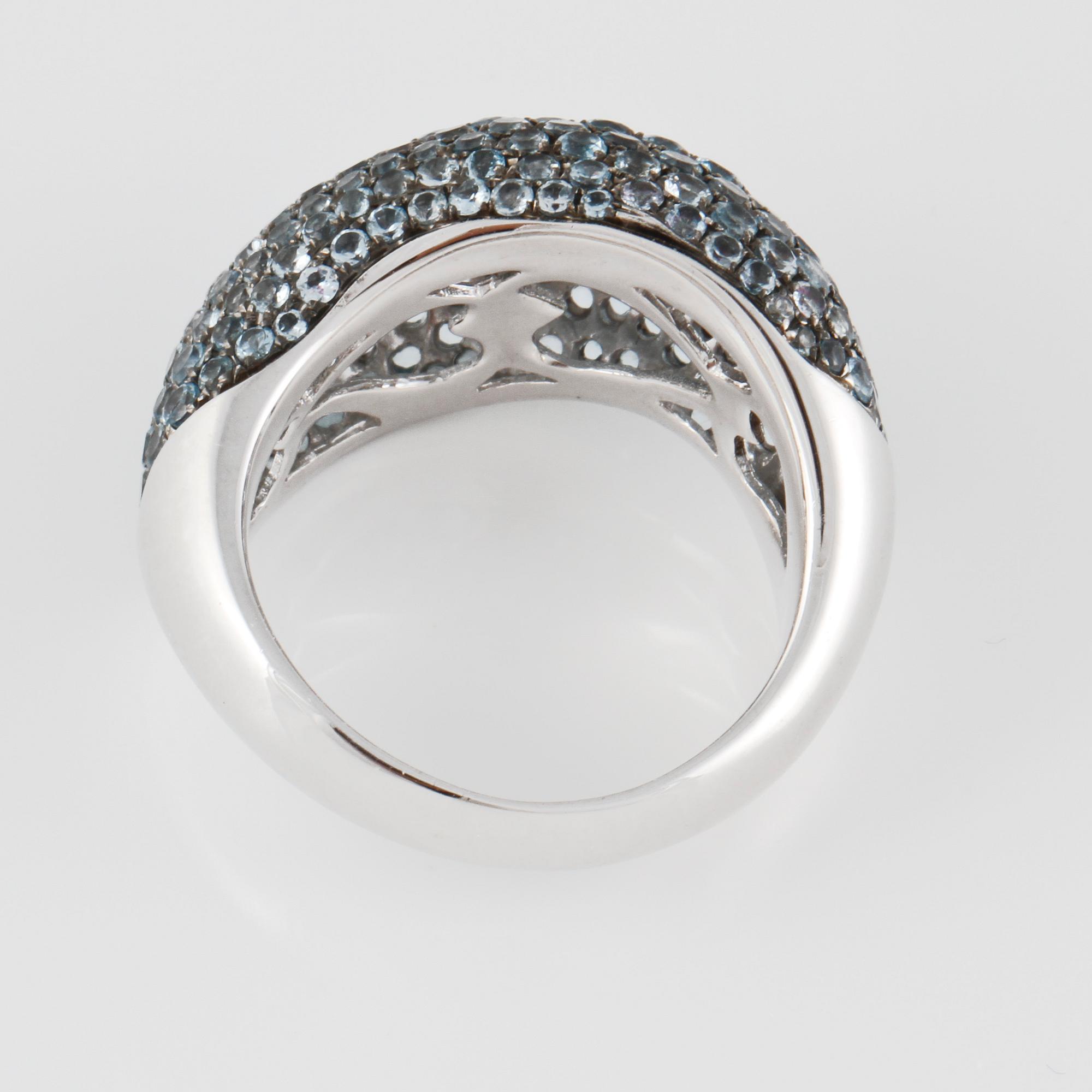 RING, 18K vitguld med fasettslipade blå safirer ca 3.17 ct. Vikt 8,8 gram.