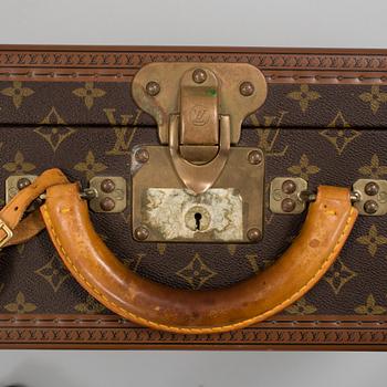 LOUIS VUITTON, a monogram canvas suitcase.