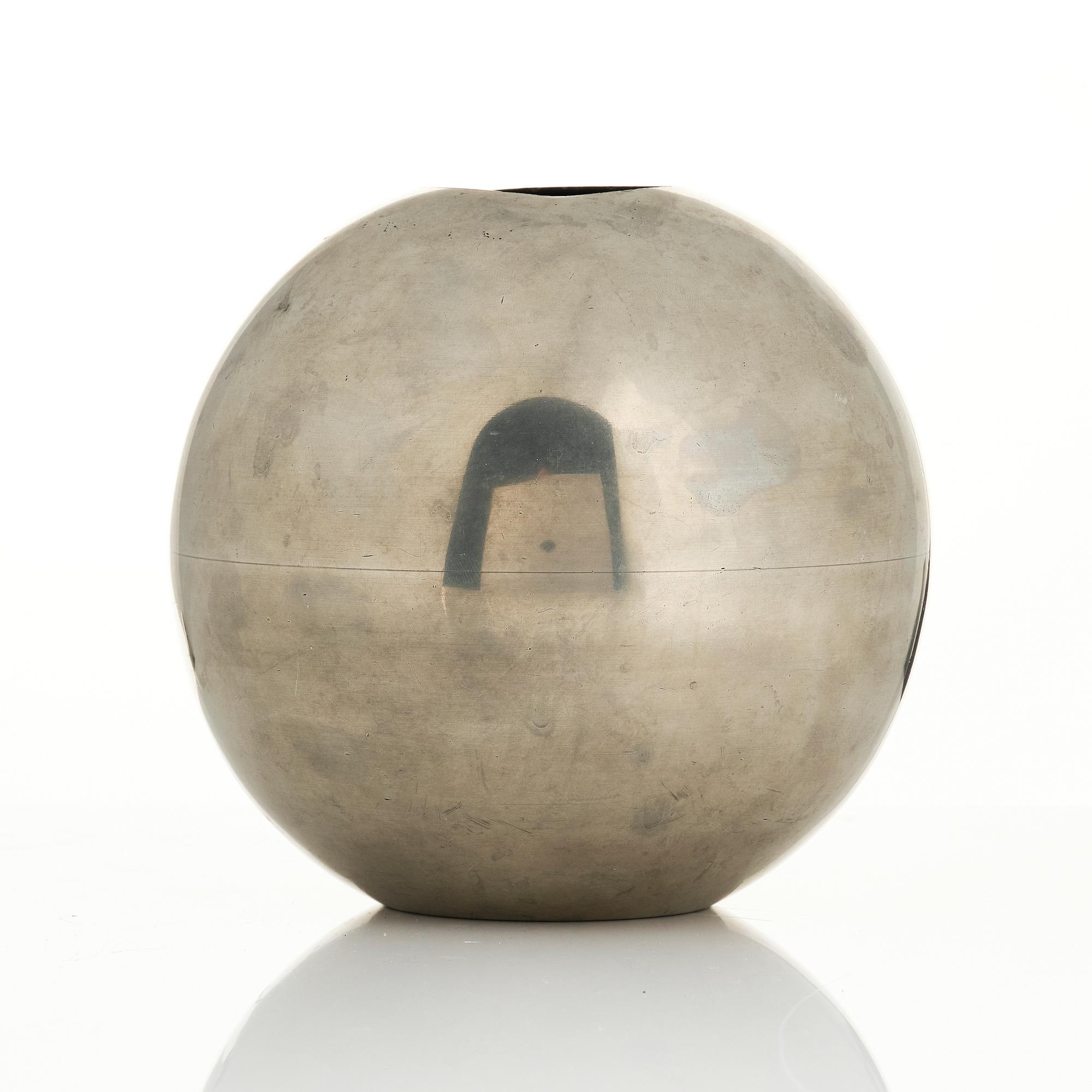 Sylvia Stave, vaser, två stycken, C.G. Hallberg, Stockholm, 1930-tal.