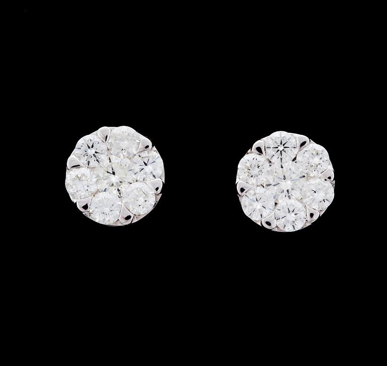 A pair of brilliant cut diamond earrings, tot. 2.42 cts.
