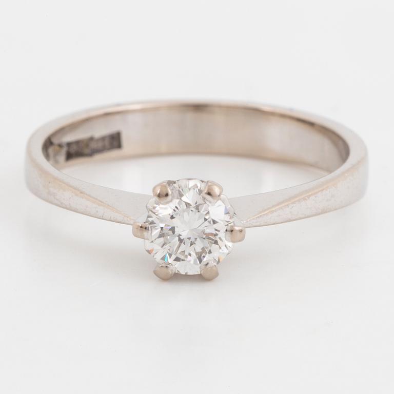 0,46 ct brilliant-cut diamond solitaire ring.