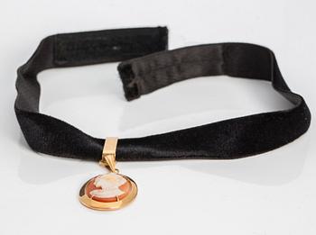 A shell cameo with 18K gold frame. Guldsmedjan, Jönköping, 1971.