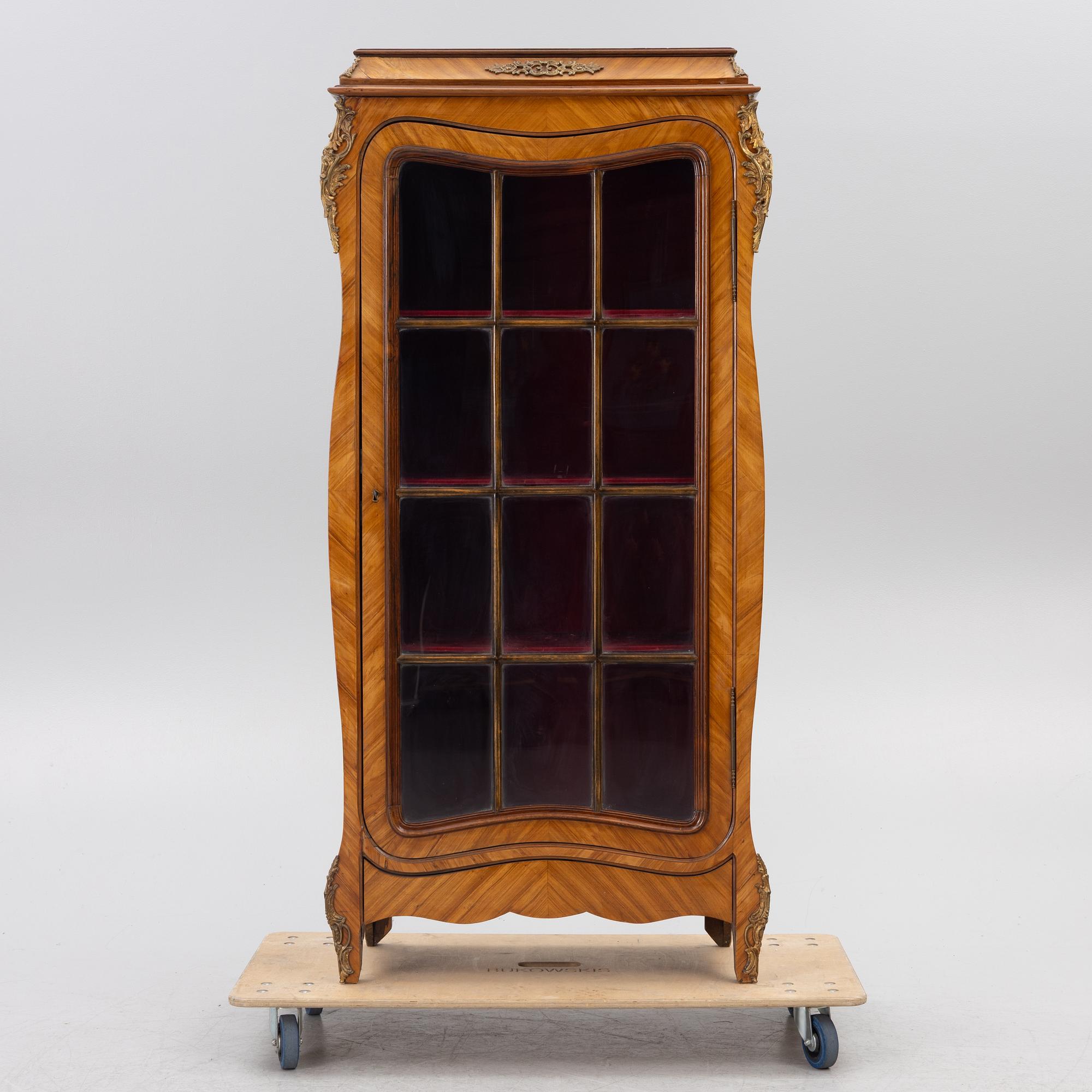 Display cabinet, second half of the 19th century.