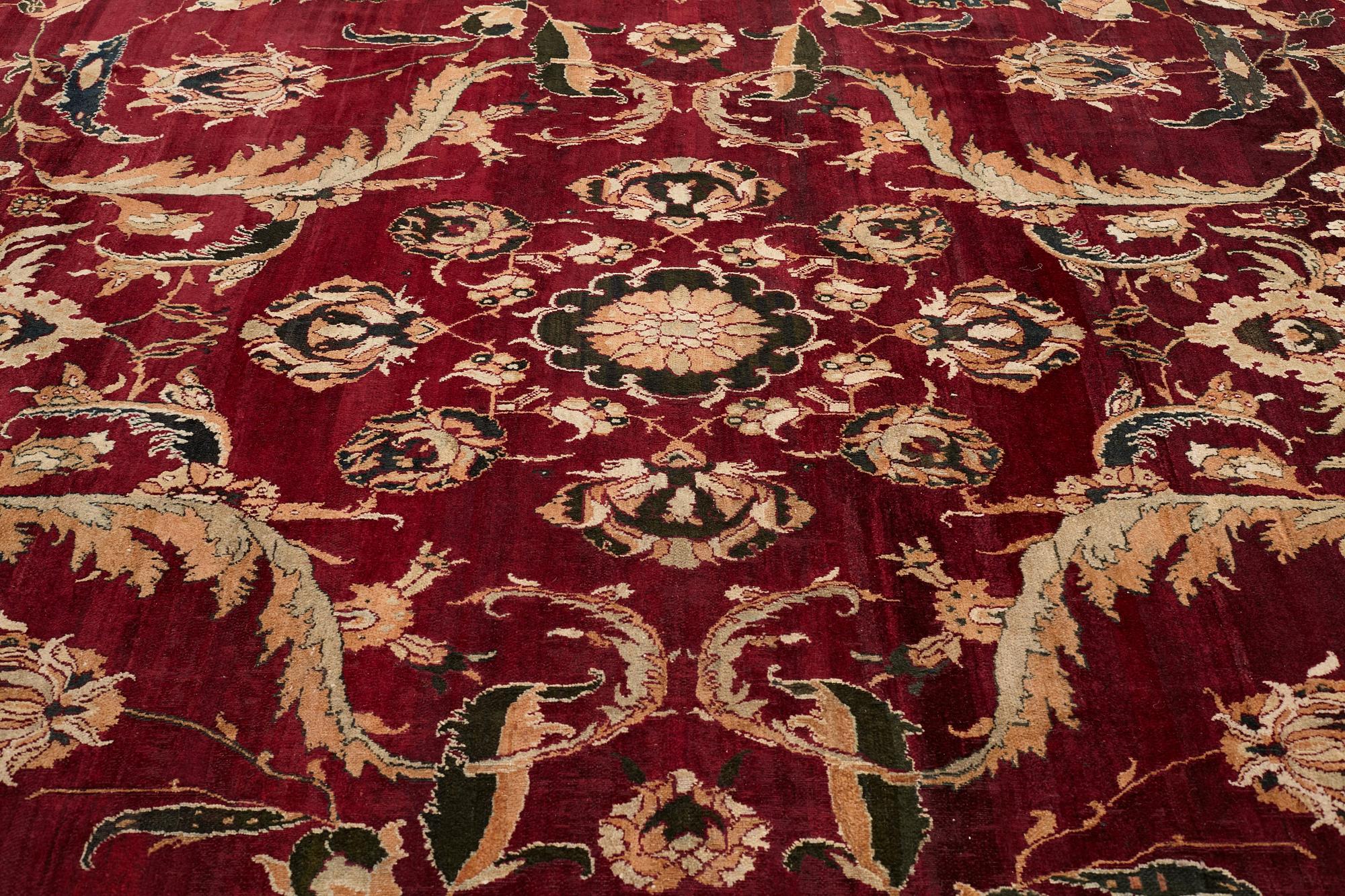 MATTO, an antique Agra, India, ca 526,5 x 440-443 cm.