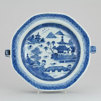 VÄRMEFAT, porslin, Kina, Qian Long (1736-1795).