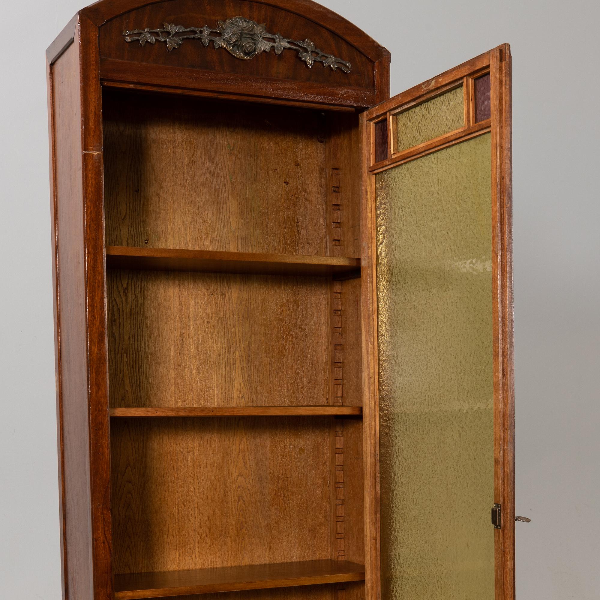 Display cabinet/Cabinet, first half of the 20th century.