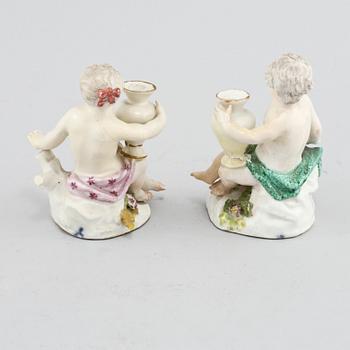 FIGURINER, ett par, porslin, Meissenliknande stämpel, 1700/1800-tal.