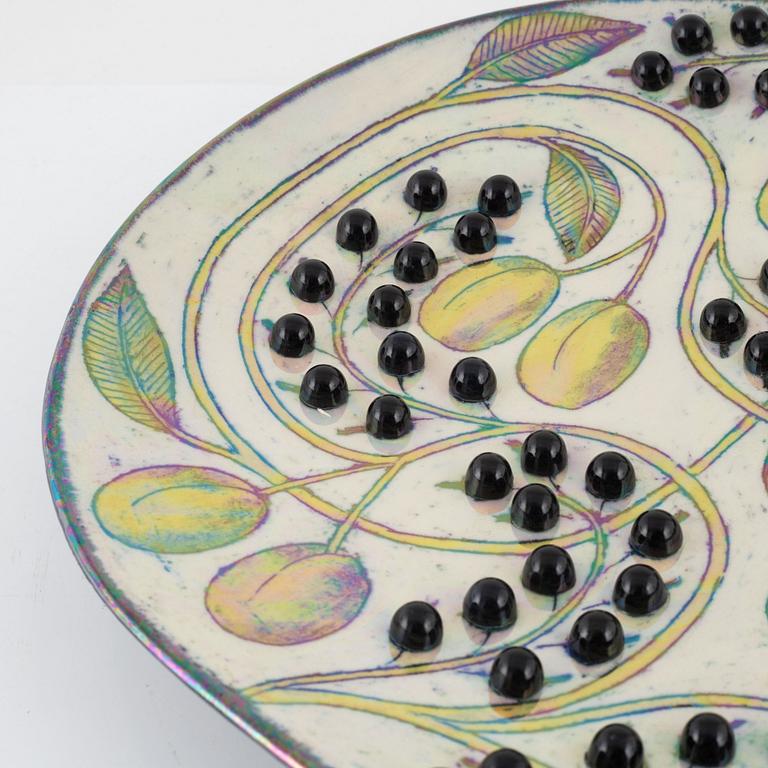 Birger Kaipiainen, a stoneware dish, Arabia, Finland, 1970-80s.